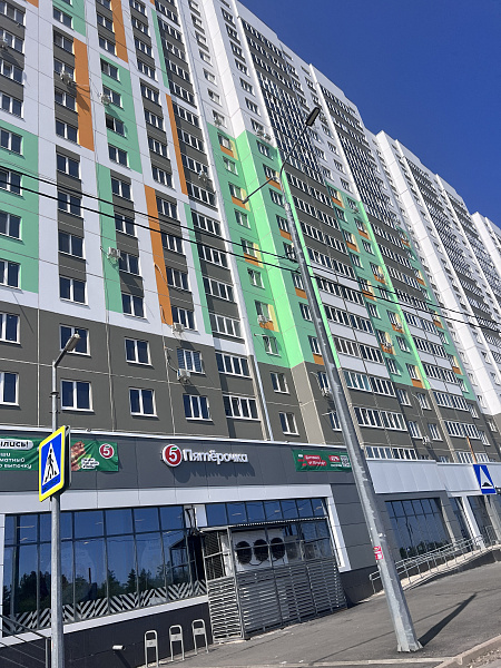 3-к квартира, 80 кв. м, Оренбург, улица Братьев Хусаиновых, 6