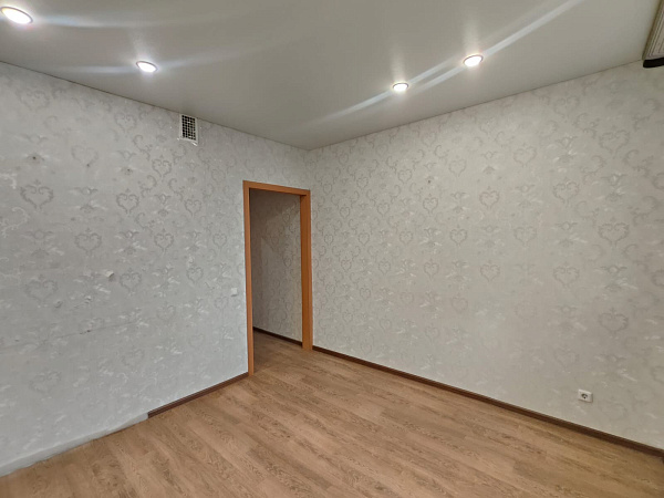 2-к квартира, 58 кв. м, Оренбург, улица Фронтовиков, дом 6/1