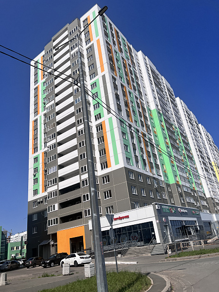 3-к квартира, 80 кв. м, Оренбург, улица Братьев Хусаиновых, 6