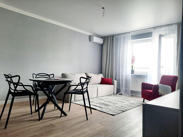 1-к квартира, 39 кв. м, Оренбург, улица Братьев Хусаиновых, 8