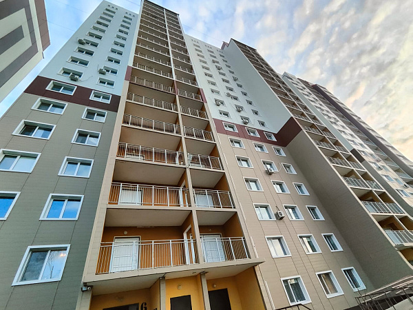 2-к квартира, 58 кв. м, Оренбург, улица Фронтовиков, дом 6/1