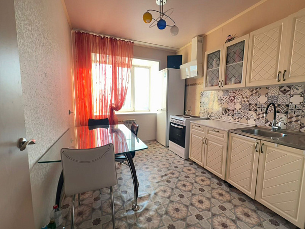 1-к квартира, 45 кв. м, Оренбург, улица Терешковой, дом 263/4