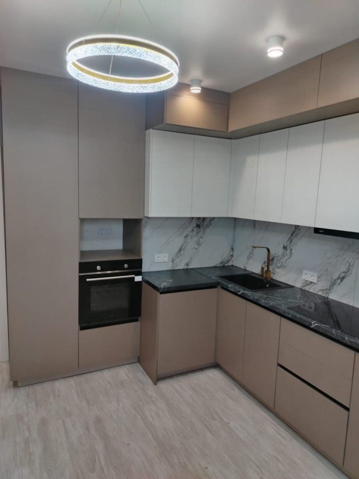 3-комнатная квартира, 82 кв.м., улица Рокоссовского, дом 31, Оренбург