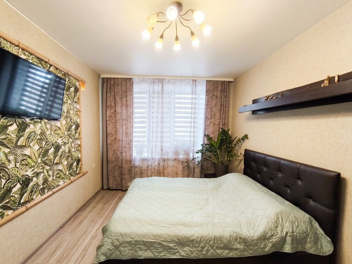 3-комнатная квартира, 89 кв.м., улица Челюскинцев, дом 17А, Оренбург